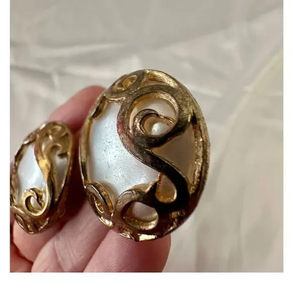 Gold tone and white circle clip on earrings - Picture 8 of 8